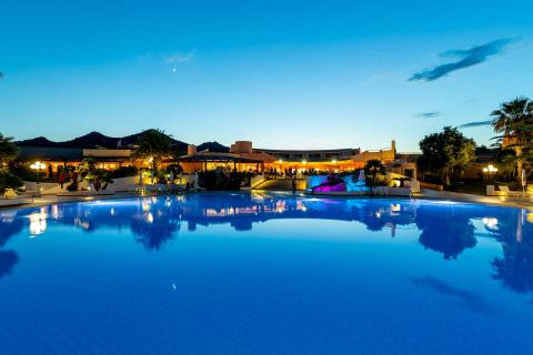 sant_elmo_beach_hotel_pool_piscina_vista_view_notturno_night